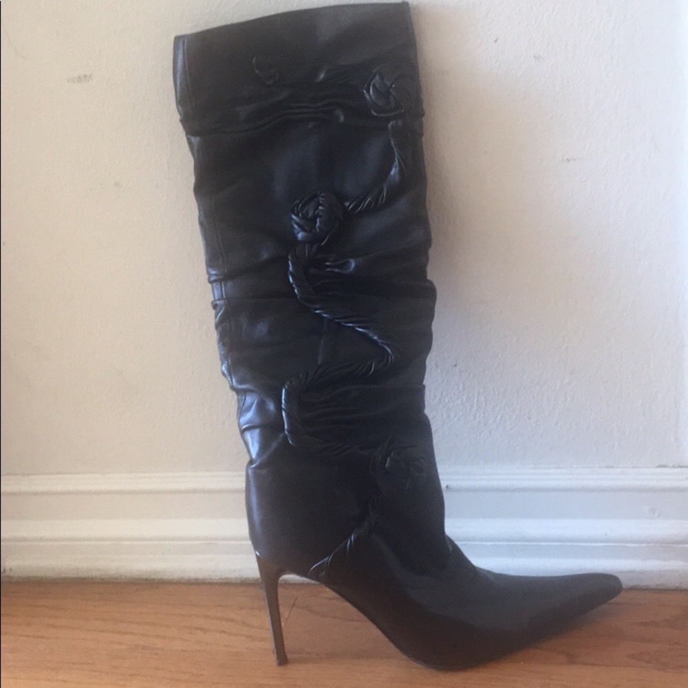 Heel booth